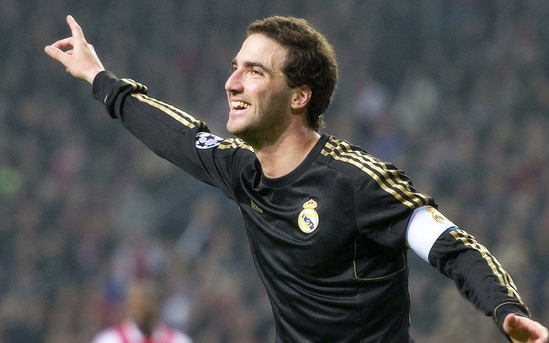 “德甲争冠势头强劲，领头羊全力以赴”，德甲争四