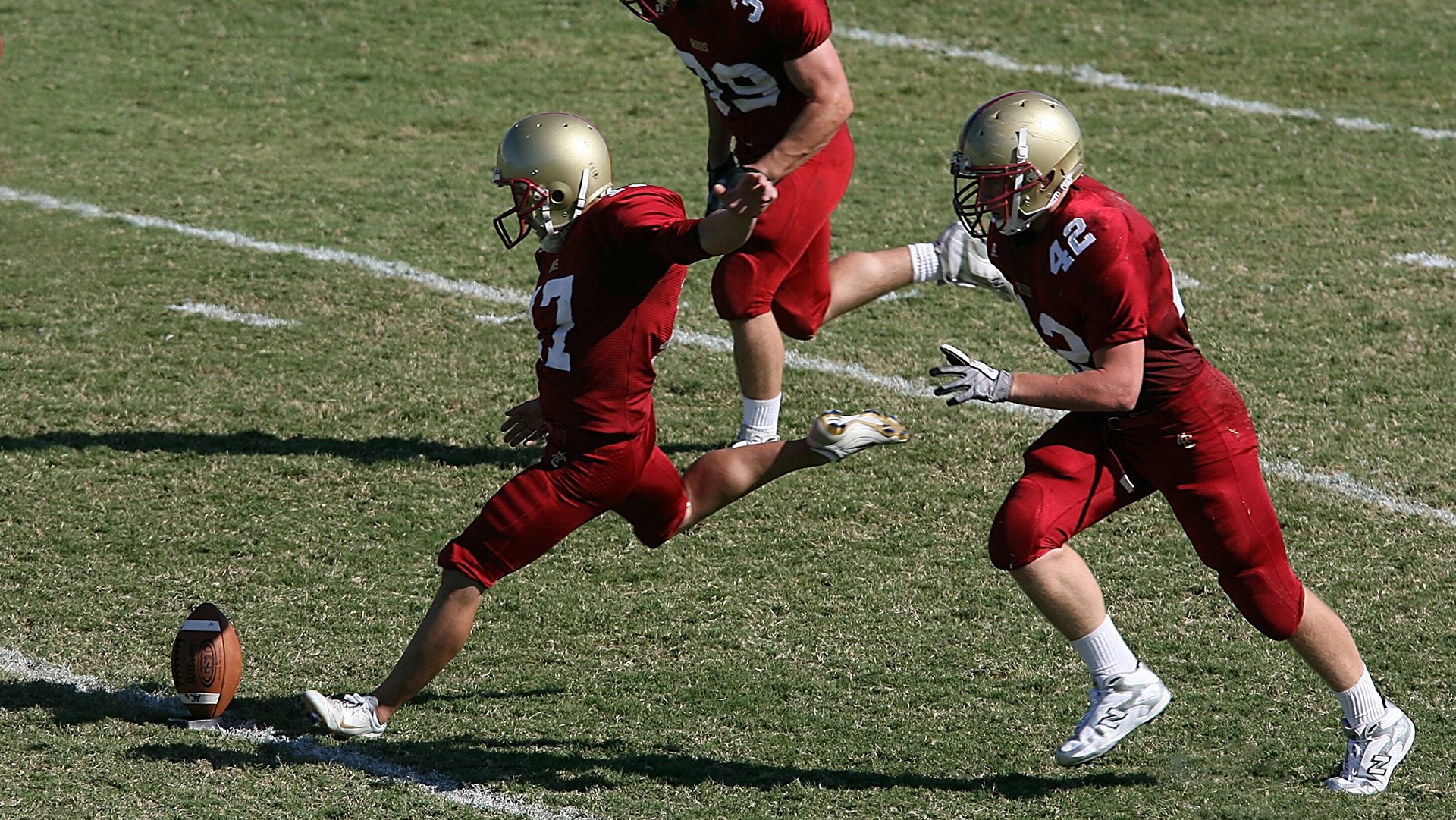 “德甲争冠大战打响，最后的关键战役即将到来”，德甲榜首大战