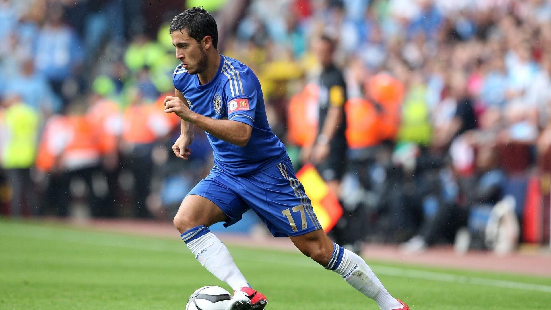 “极端天气下的英雄：车手怎样战胜自然的疯狂考验”，极端天气对车辆应急预案方案